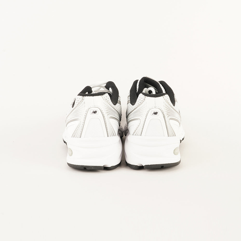
                  
                    NEW BALANCE 740
                  
                