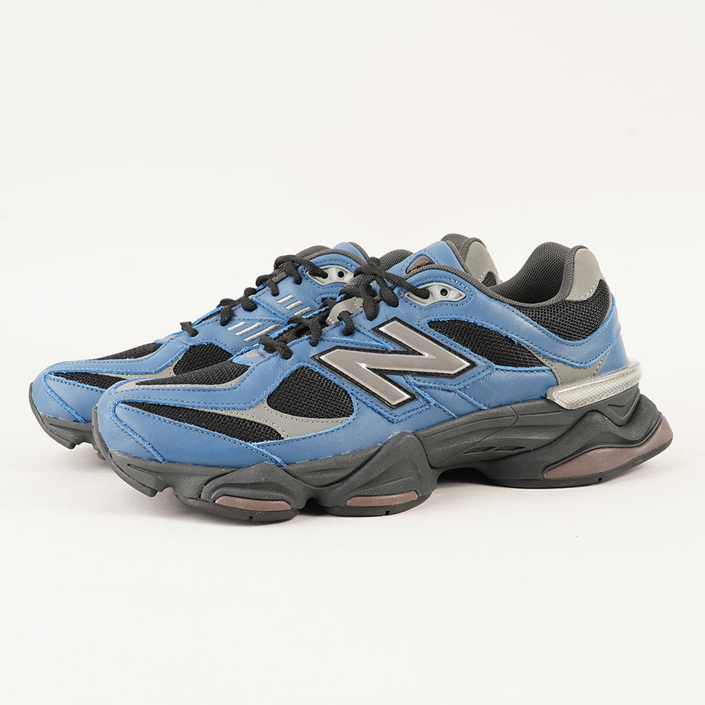 
                  
                    NEW BALANCE 9060
                  
                