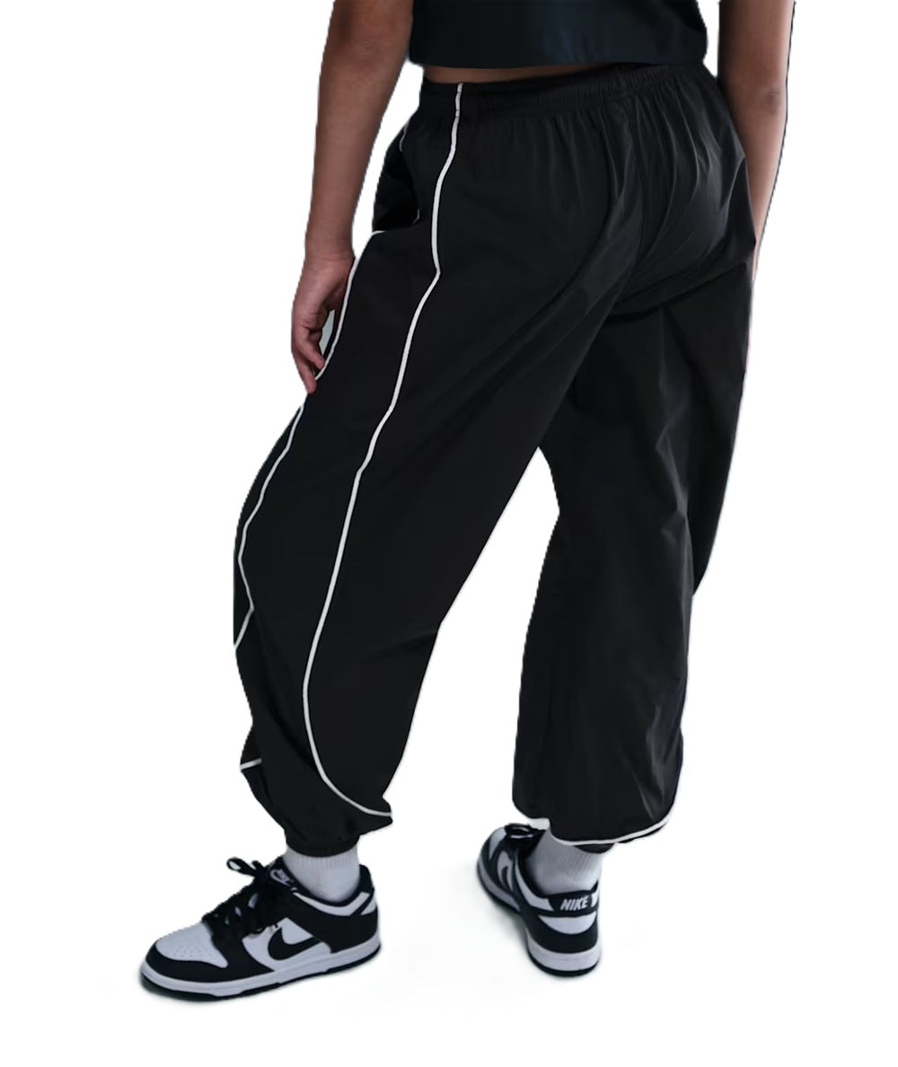 
                  
                    NIKE PANTALONE
                  
                