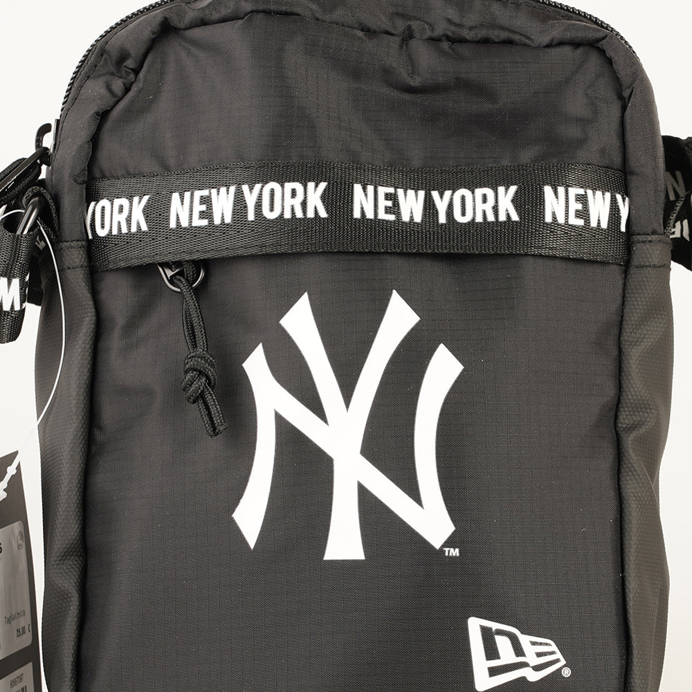 
                  
                    NEW ERA NY STRAP SIDE
                  
                