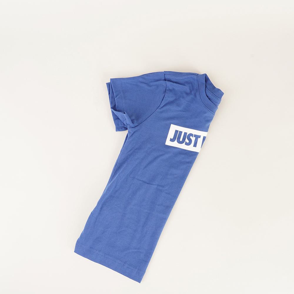 
                  
                    NIKE T-SHIRT BASIC
                  
                