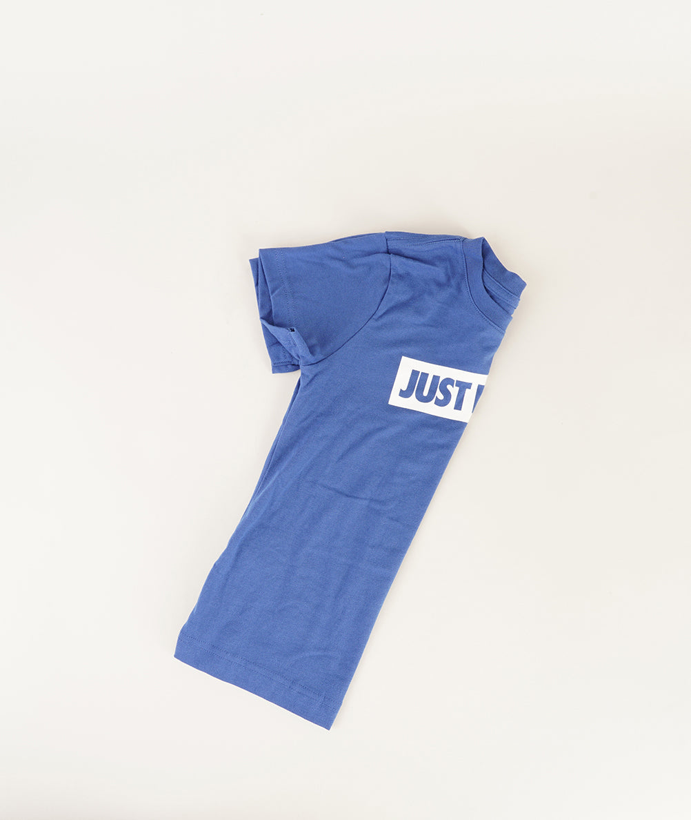 
                  
                    NIKE T-SHIRT BASIC
                  
                
