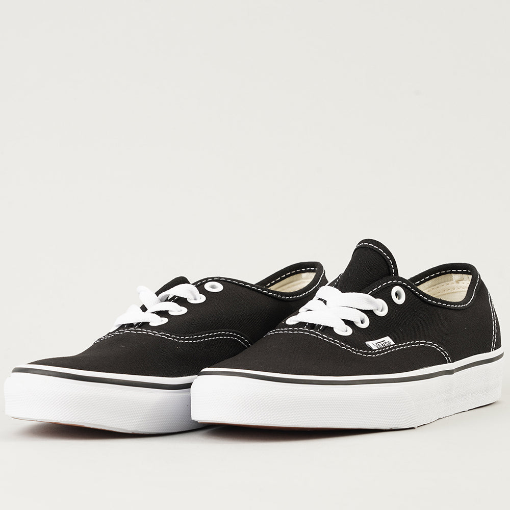 
                  
                    VANS AUTHENTIC
                  
                