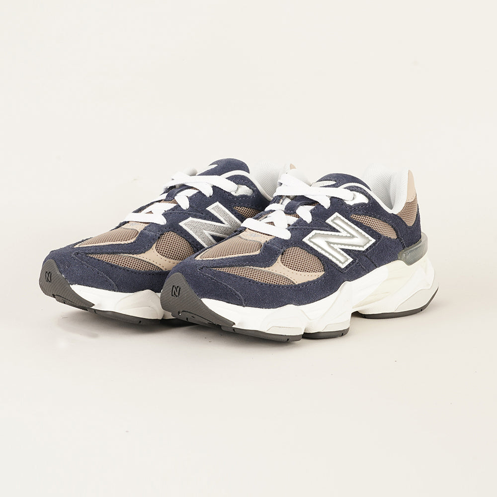 
                  
                    NEW BALANCE 9060
                  
                
