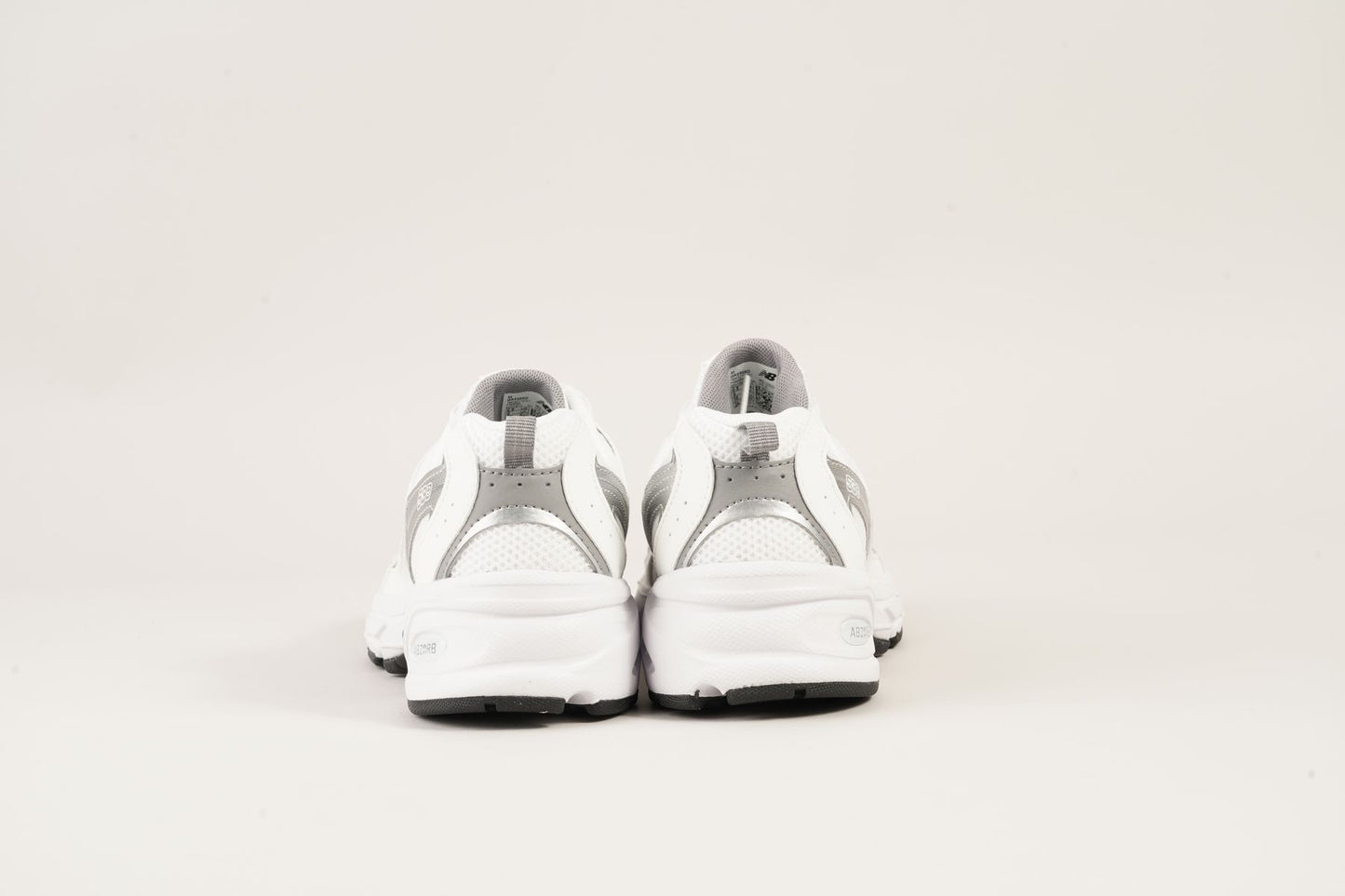 
                  
                    NEW BALANCE NEW BALANCE 530
                  
                
