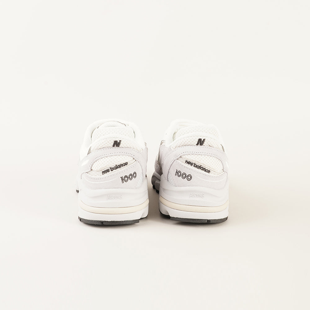 
                  
                    NEW BALANCE 1000
                  
                