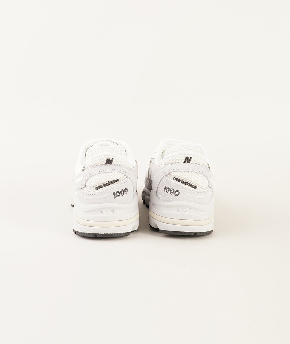 
                  
                    NEW BALANCE 1000
                  
                