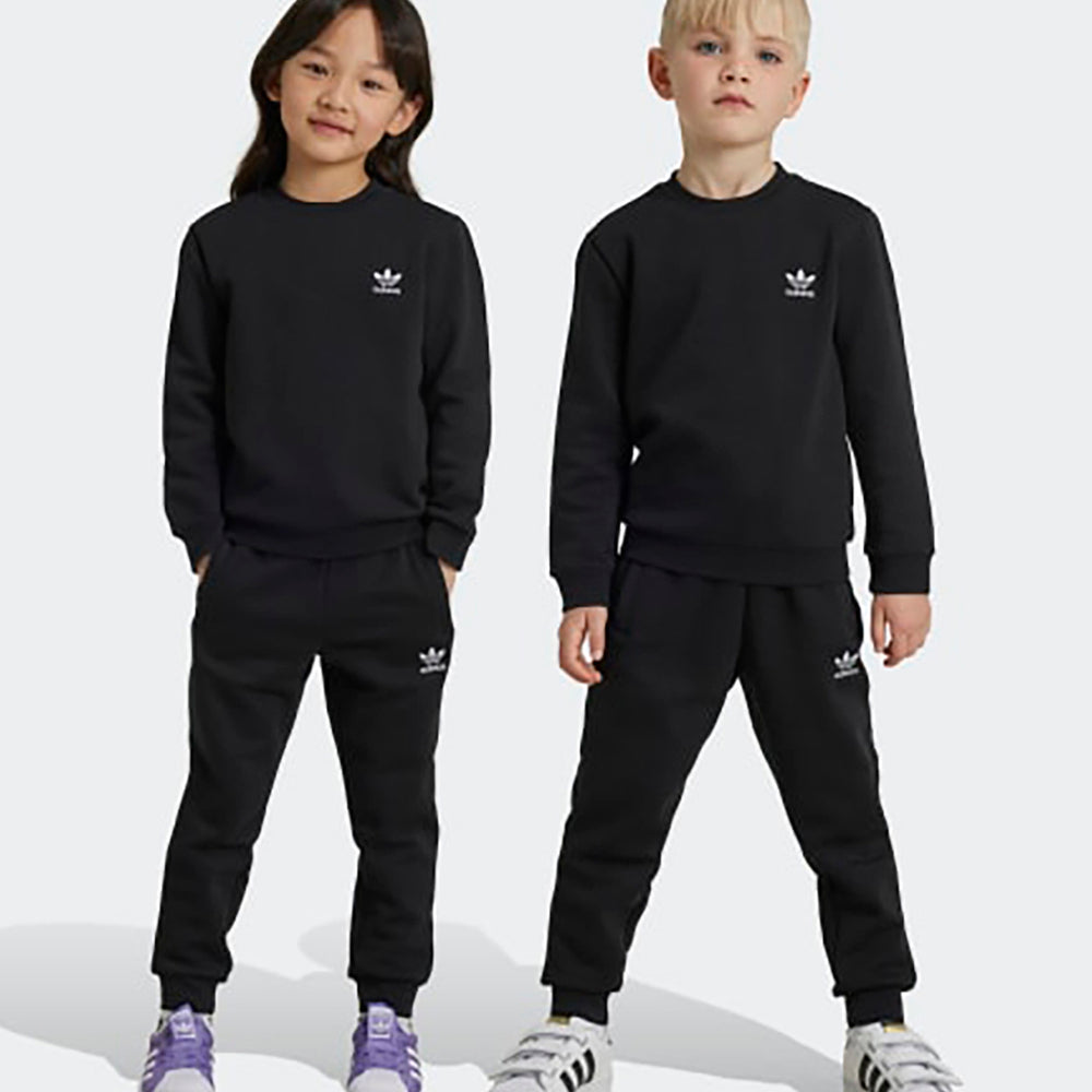 
                  
                    ADIDAS CREW SET
                  
                