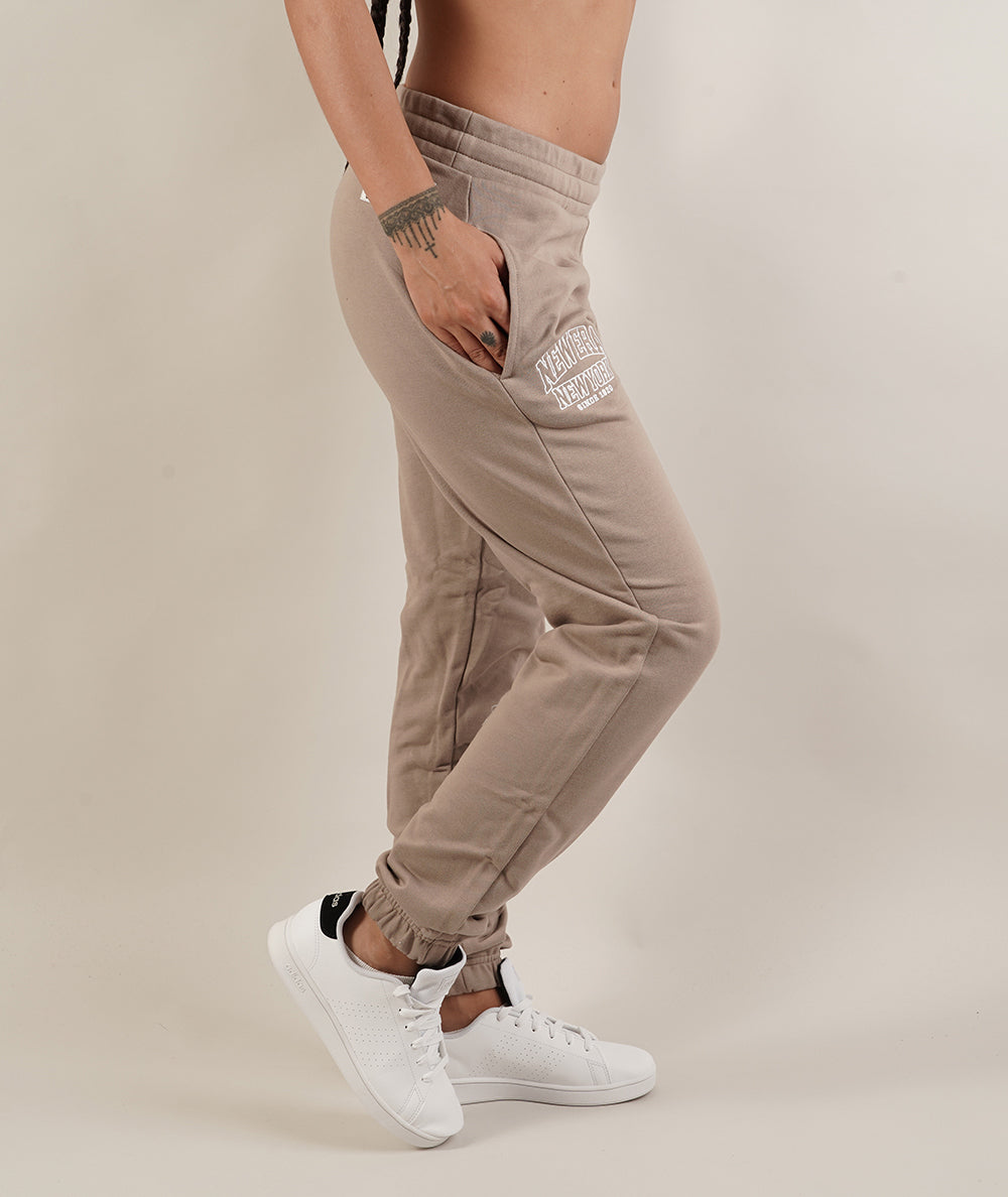 
                  
                    NEW ERA JOGGERS
                  
                