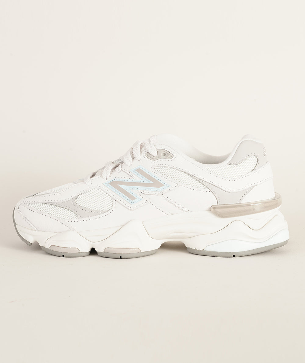 
                  
                    NEW BALANCE 9060
                  
                
