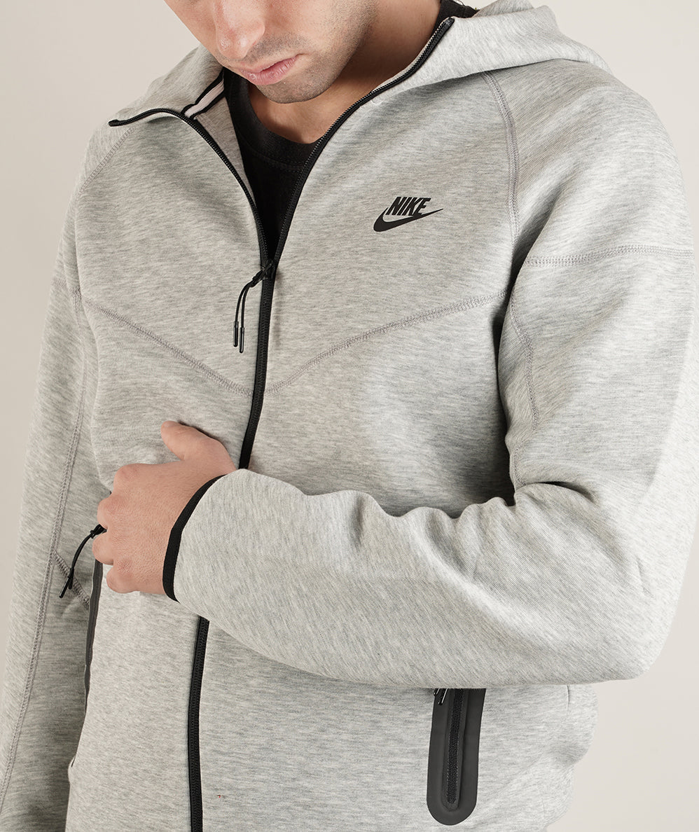 
                  
                    NIKE FELPE TECH FLEECE
                  
                