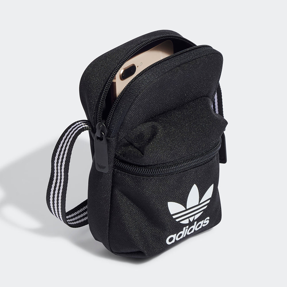 
                  
                    ADIDAS BORSELLO
                  
                