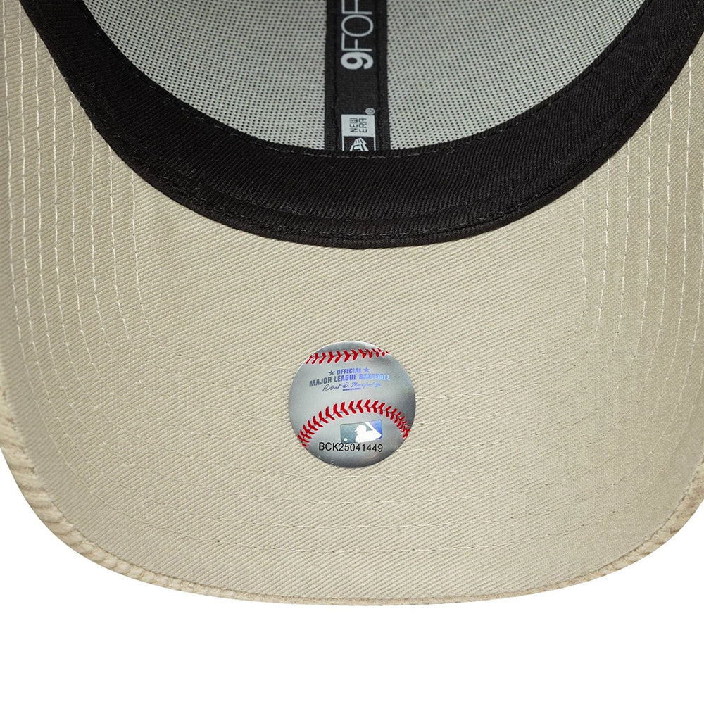 
                  
                    NEW ERA BERRETTO CREAM
                  
                