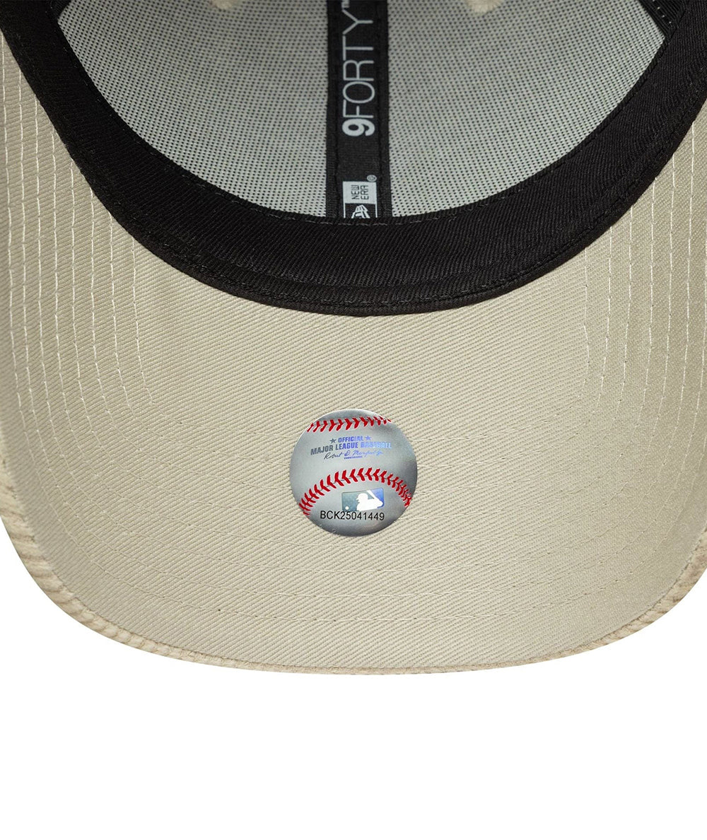 
                  
                    NEW ERA BERRETTO CREAM
                  
                