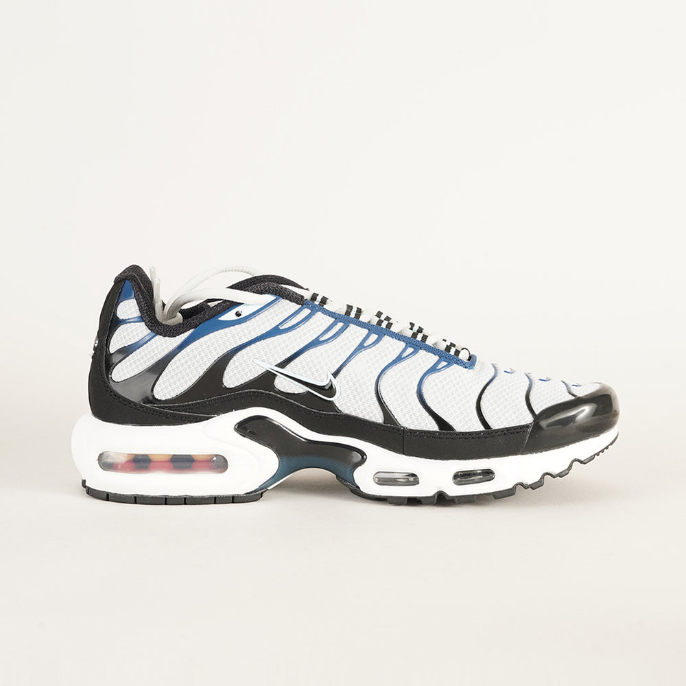 
                  
                    NIKE AIR MAX PLUS
                  
                