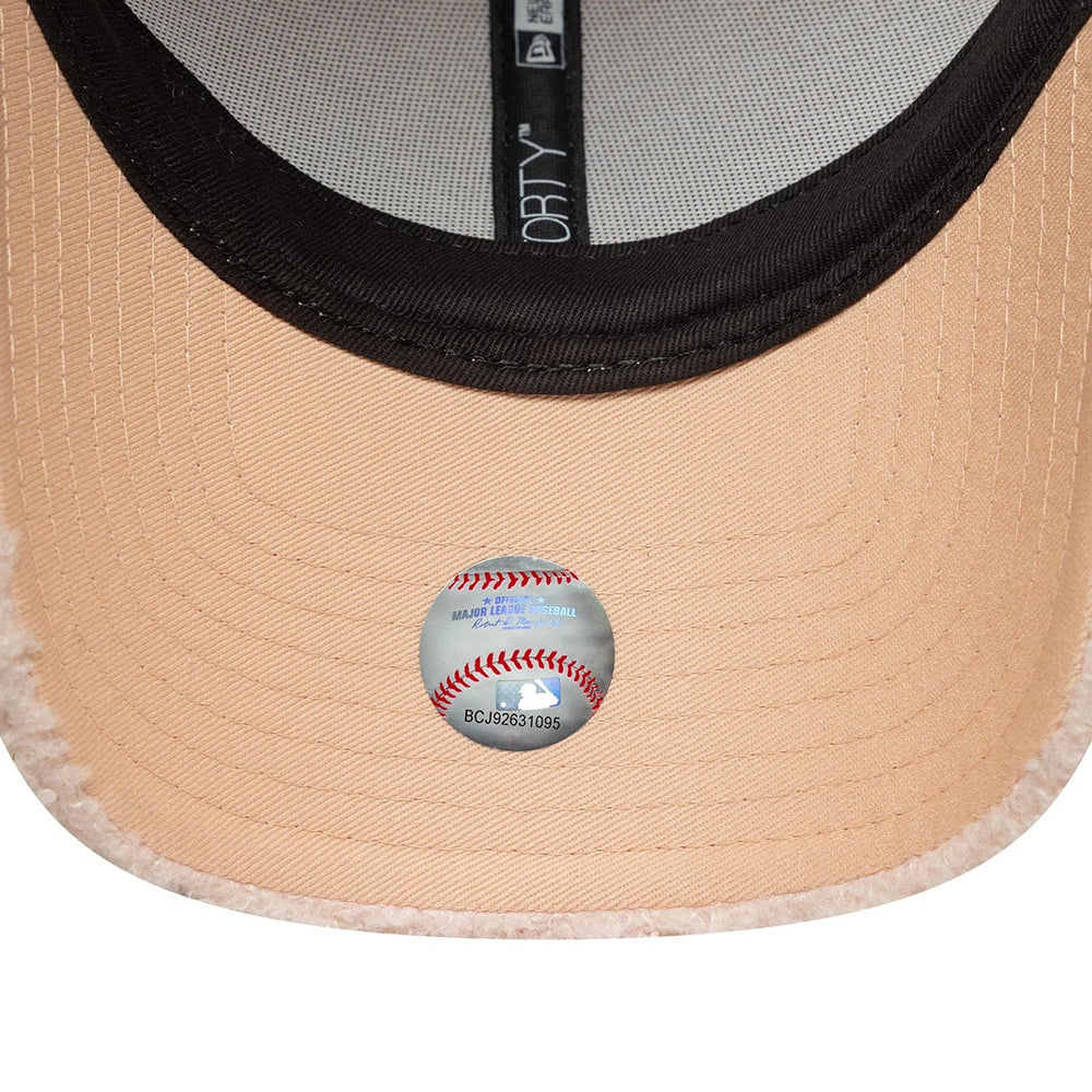 
                  
                    NEW ERA BERRETTO TEDDY
                  
                