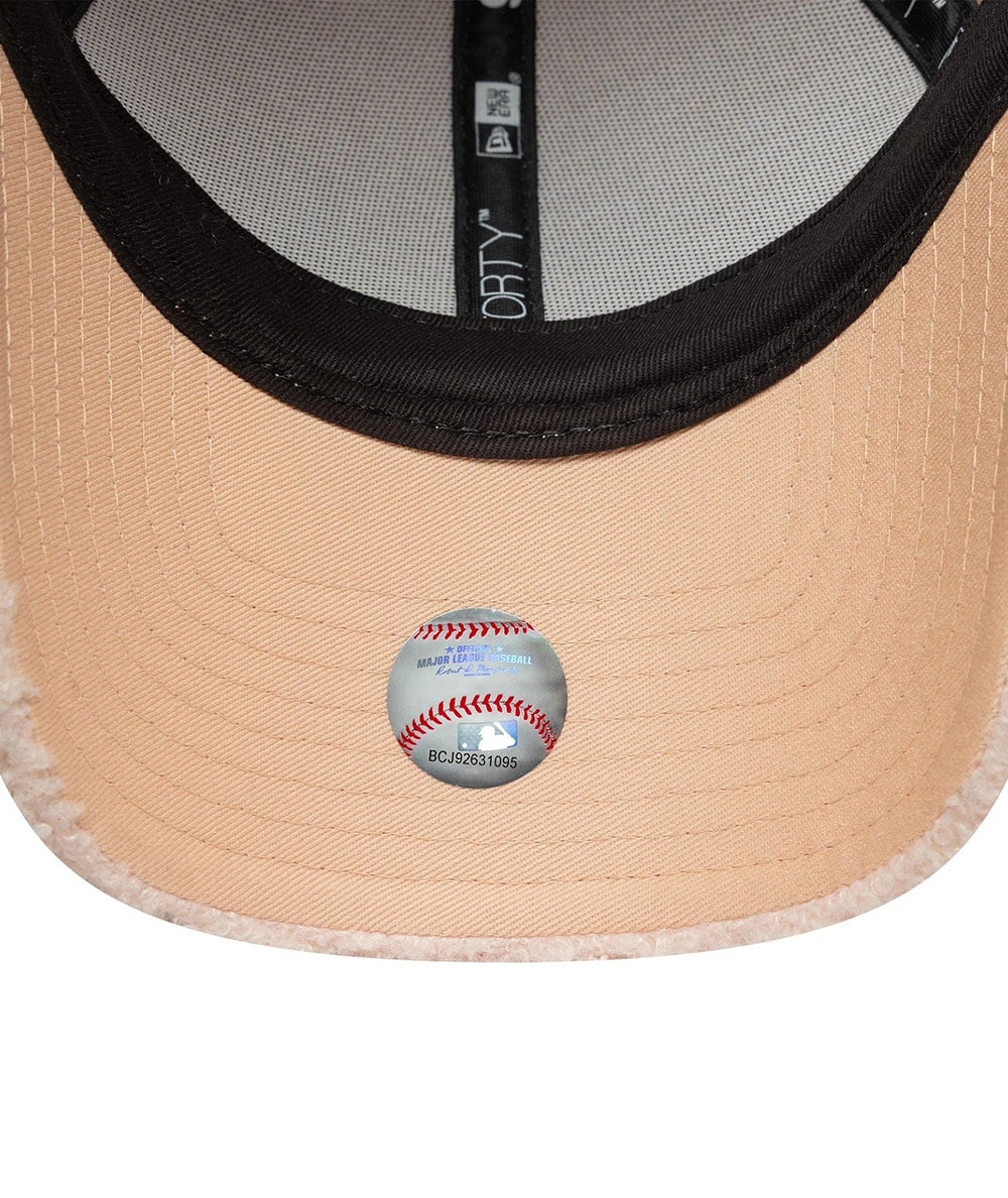 
                  
                    NEW ERA BERRETTO TEDDY
                  
                