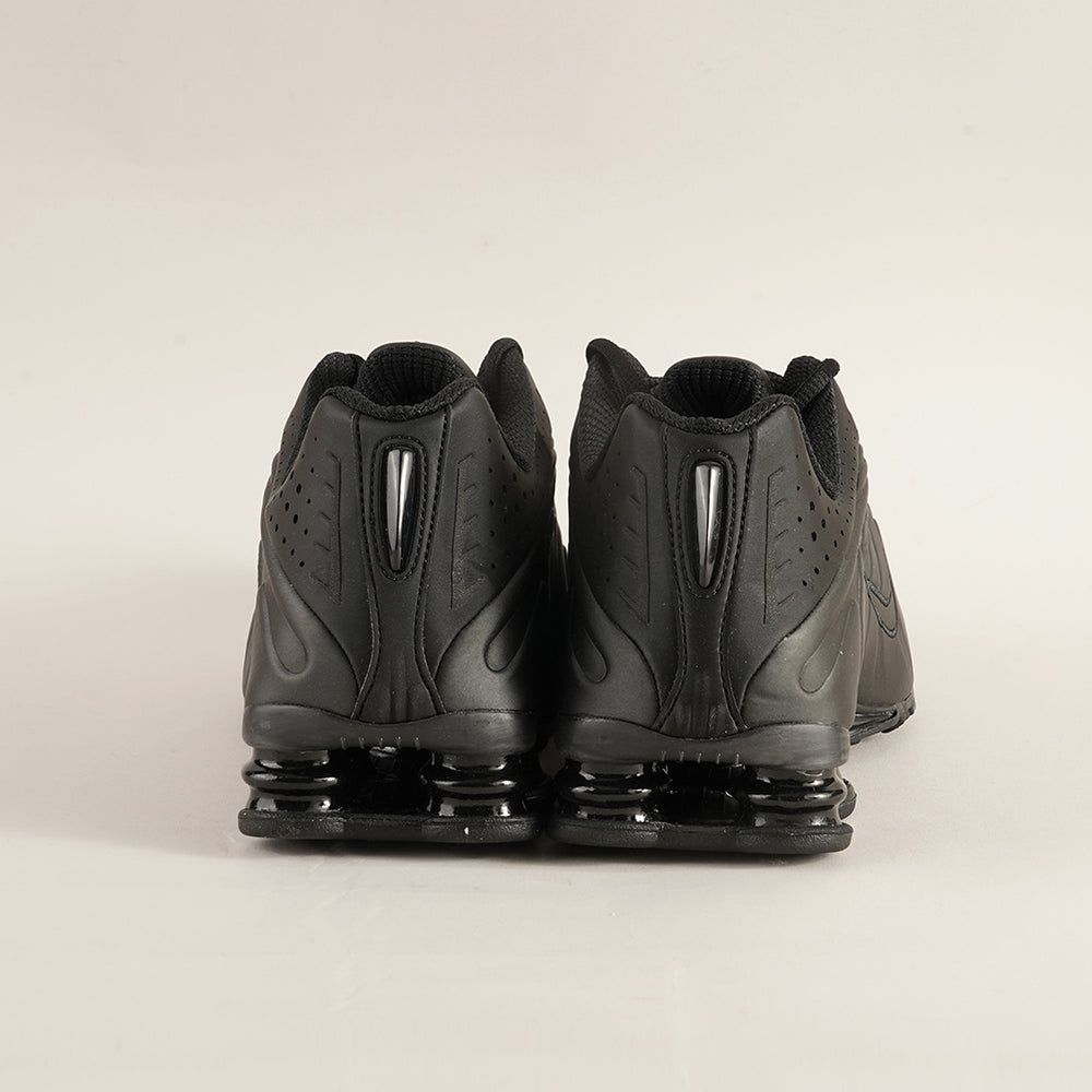 
                  
                    NIKE NIKE SHOX R4
                  
                