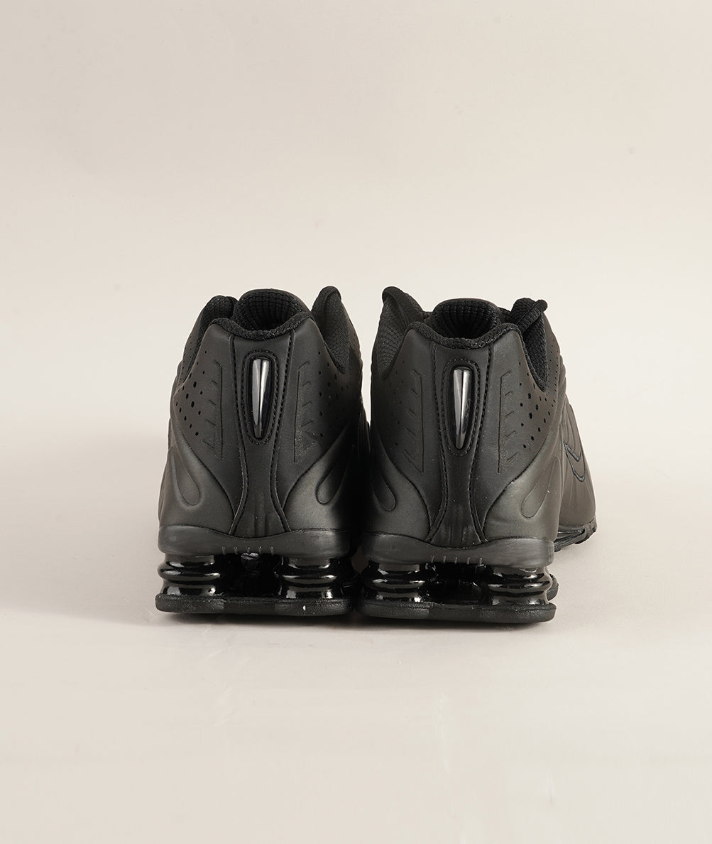 
                  
                    NIKE NIKE SHOX R4
                  
                