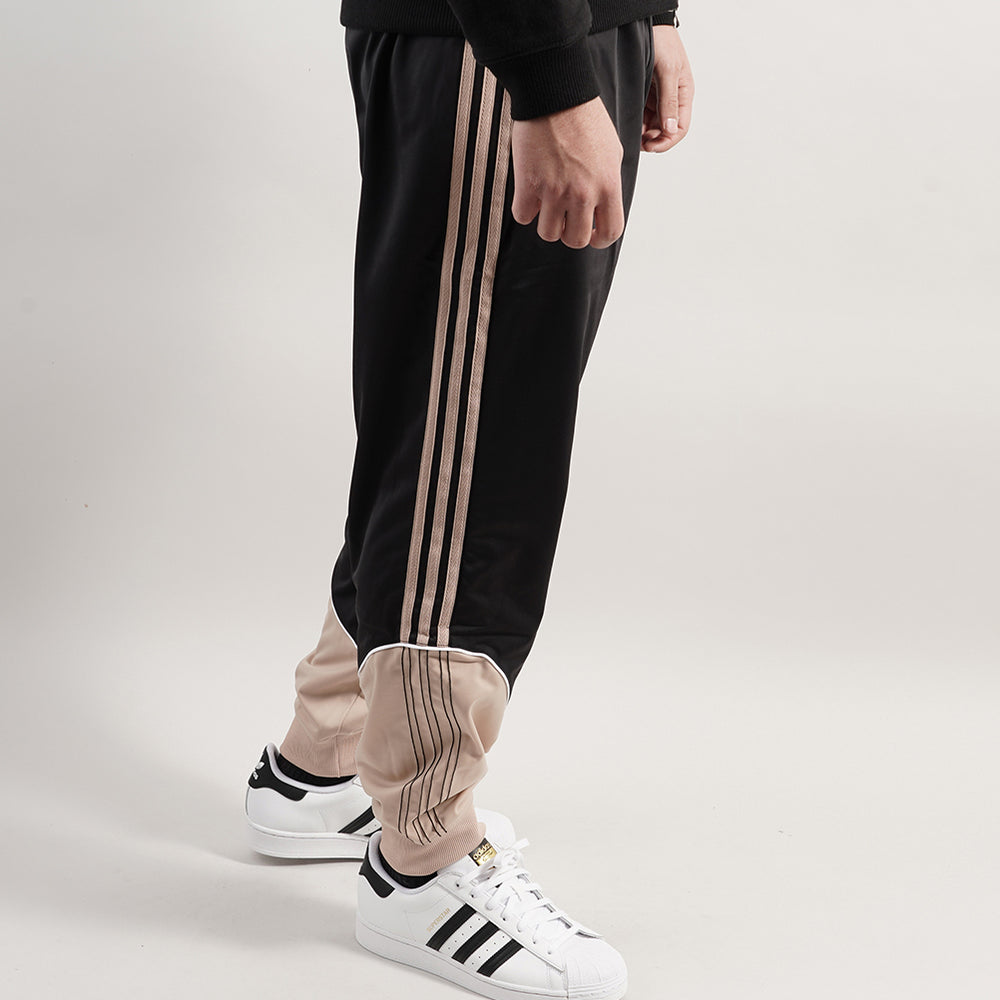 
                  
                    ADIDAS TRACK PANTS TRICOT SST
                  
                