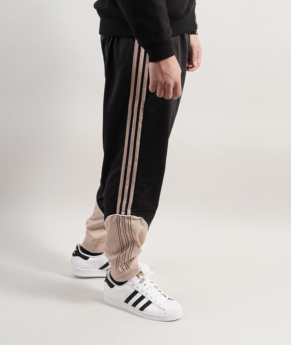 
                  
                    ADIDAS TRACK PANTS TRICOT SST
                  
                