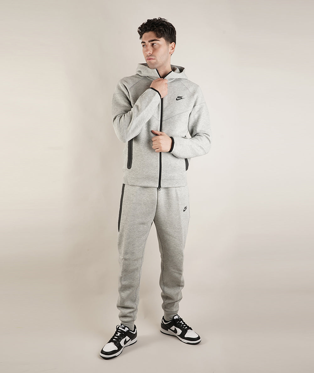 
                  
                    NIKE FELPE TECH FLEECE
                  
                