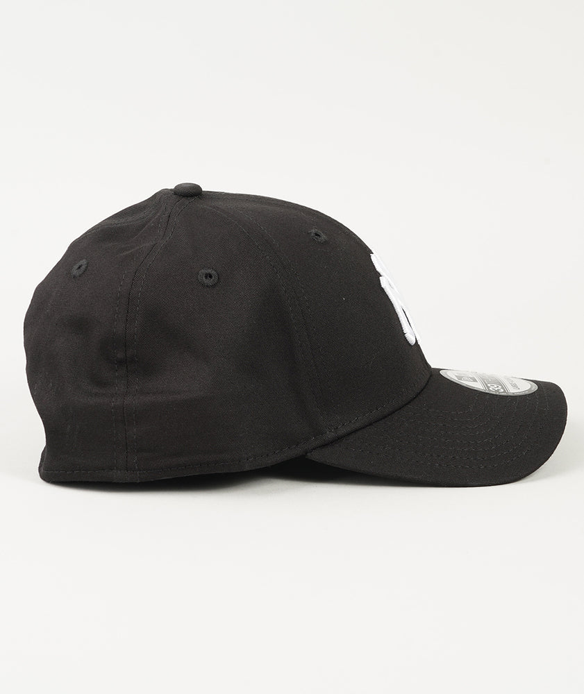 
                  
                    NEW ERA BERRETTO
                  
                