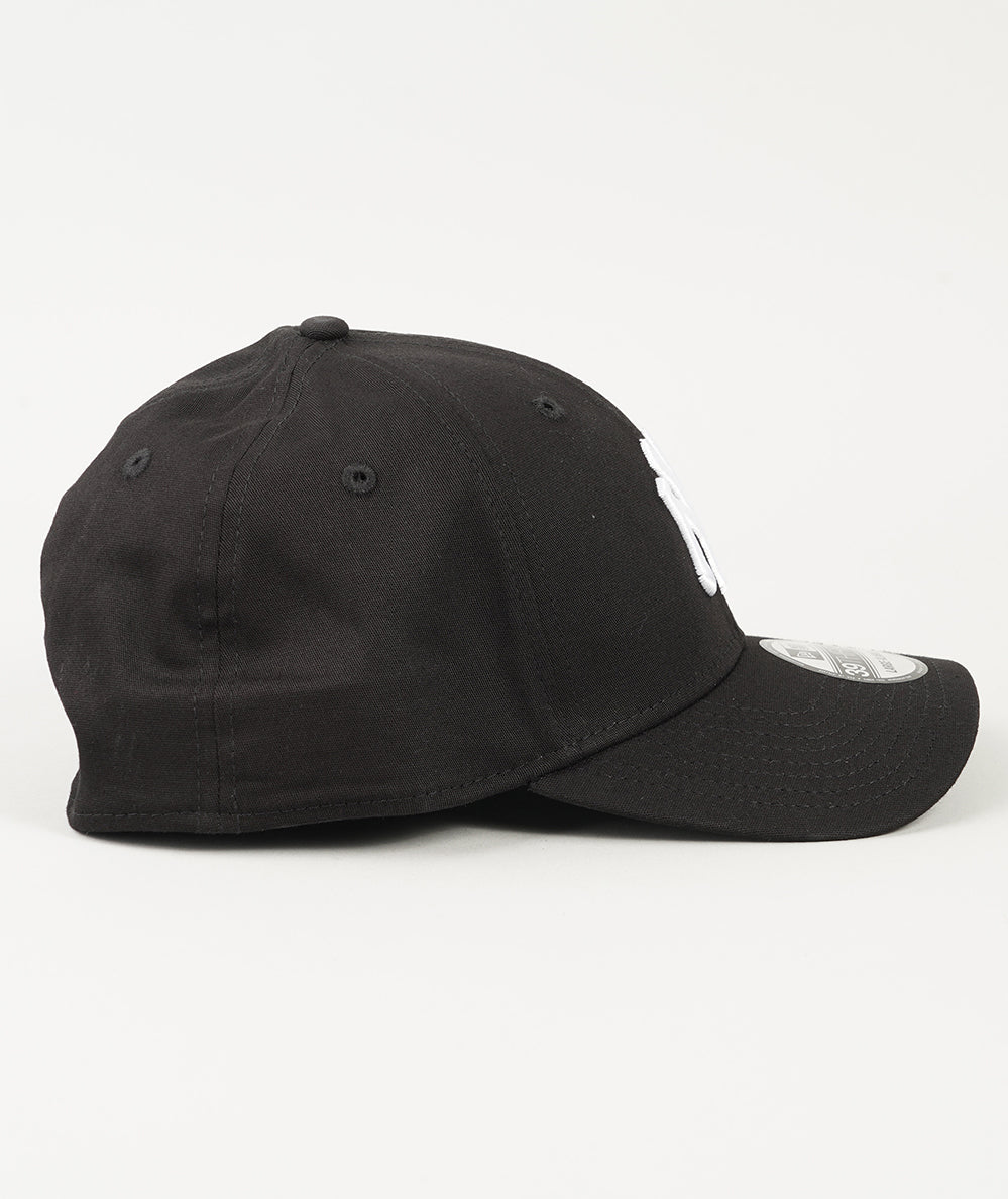 
                  
                    NEW ERA BERRETTO
                  
                