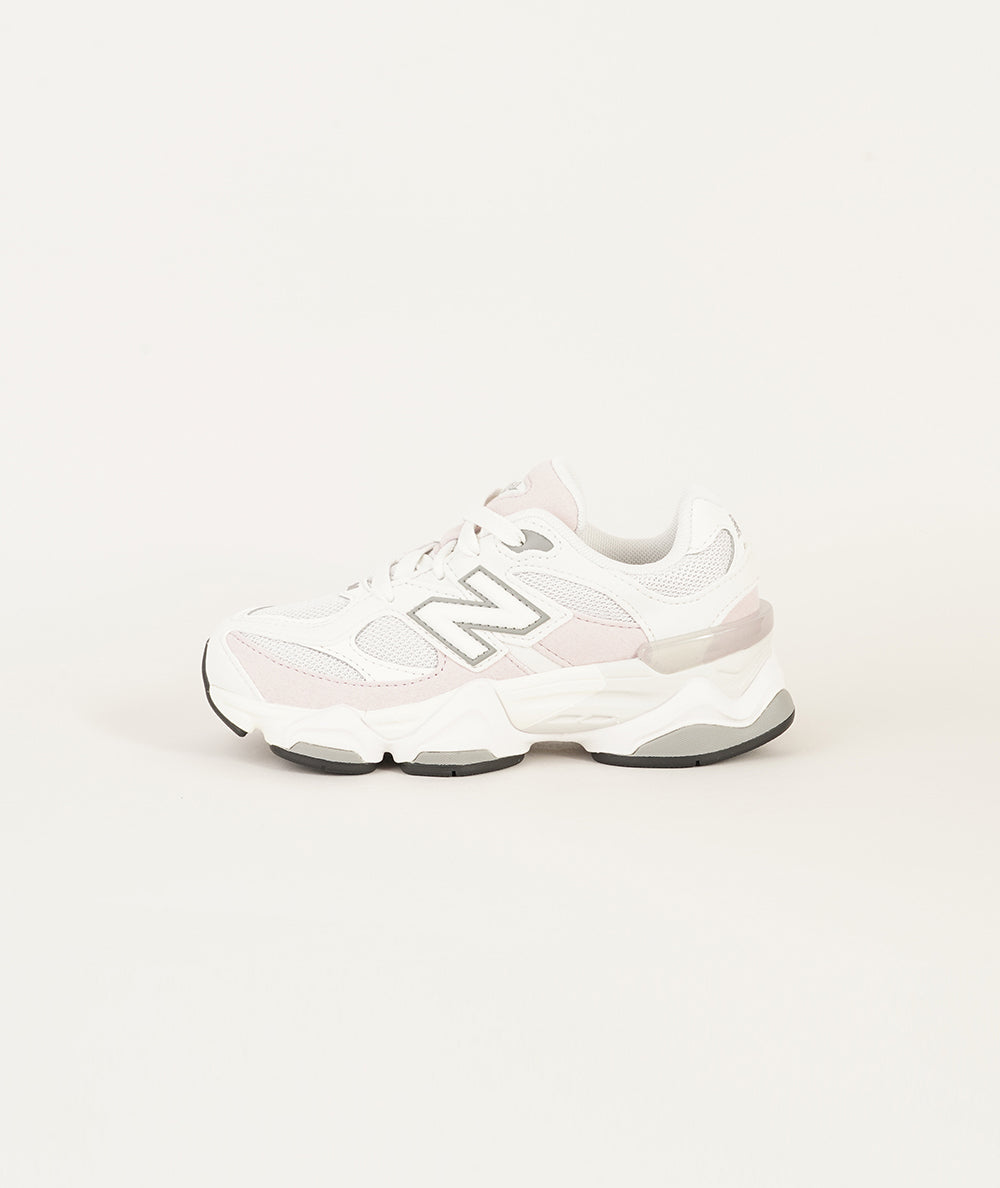 
                  
                    NEW BALANCE 9060
                  
                