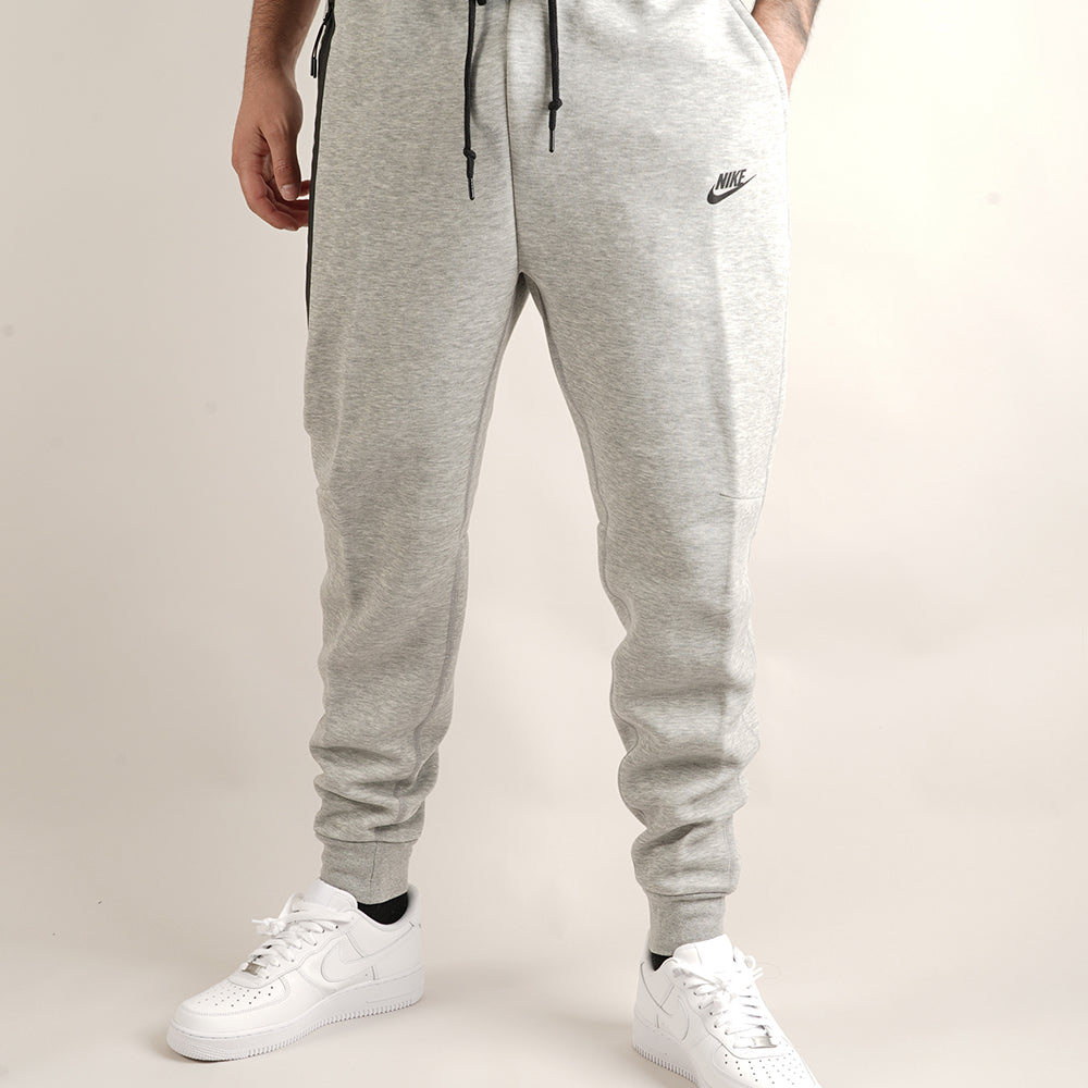 
                  
                    NIKE TECH FLEECE
                  
                