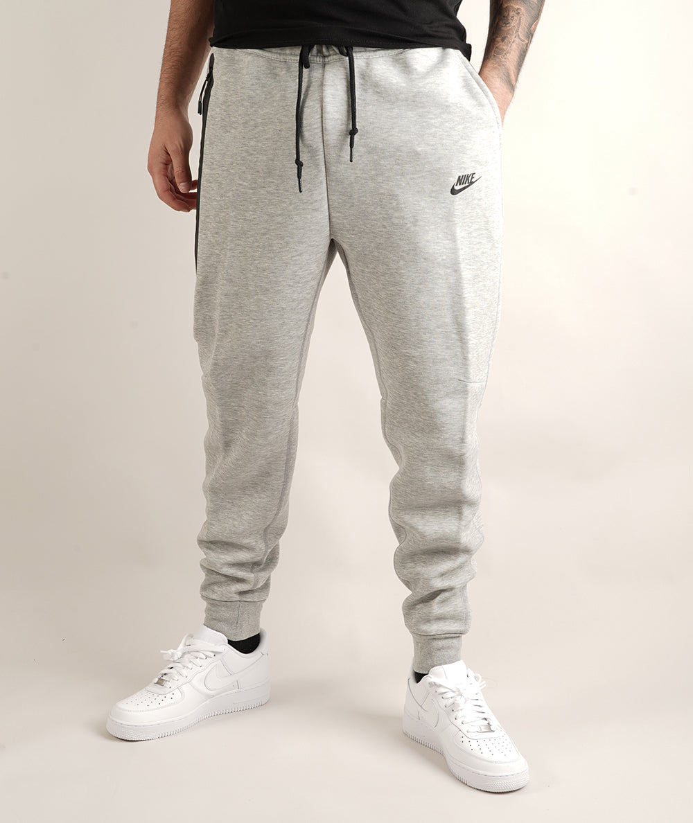 
                  
                    NIKE TECH FLEECE
                  
                