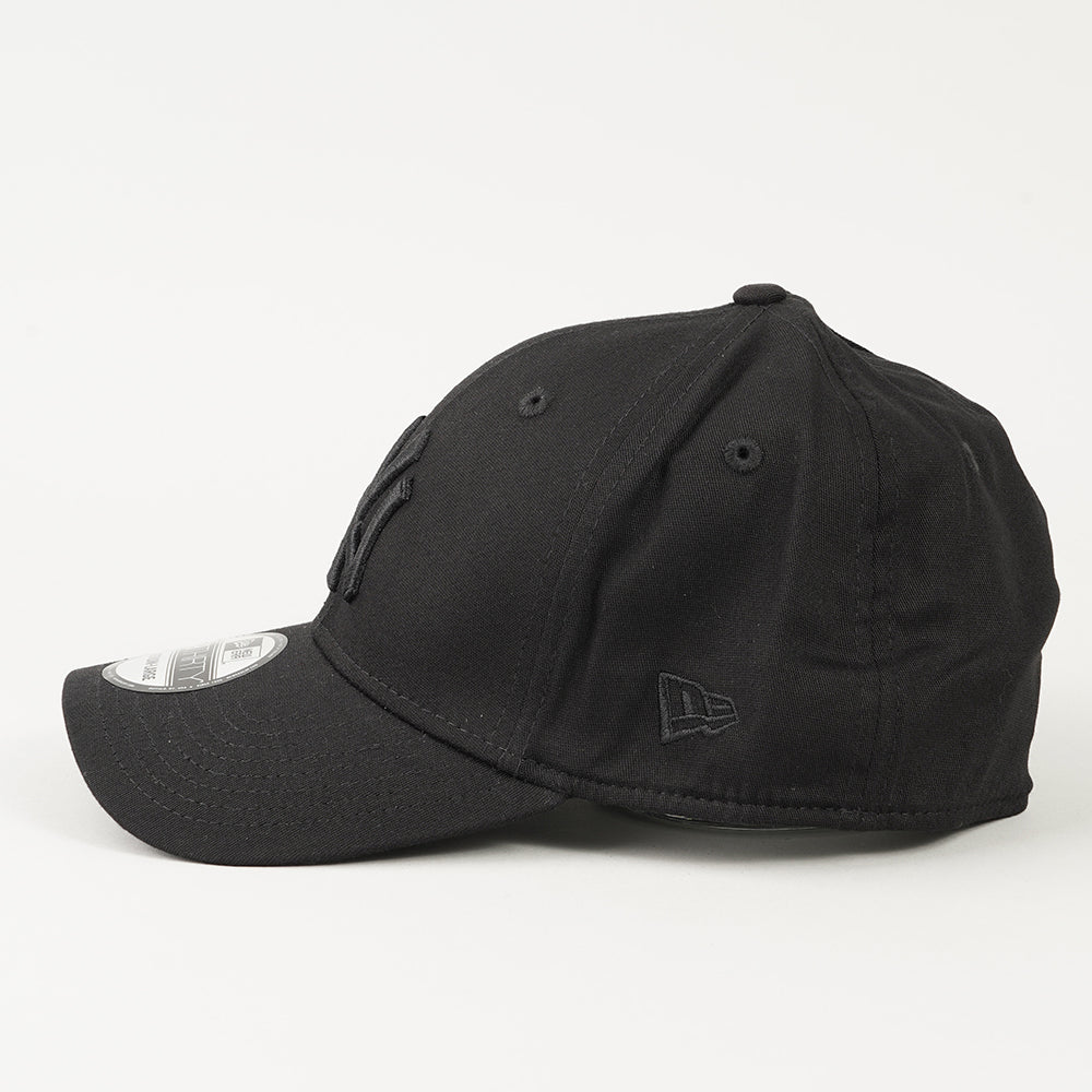 
                  
                    NEW ERA BERRETTO
                  
                