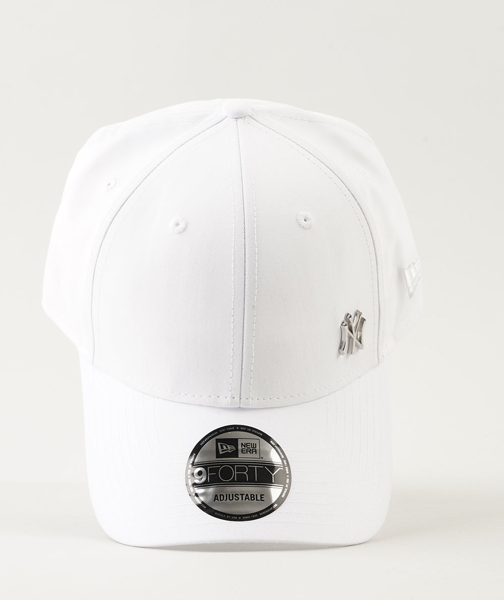 
                  
                    NEW ERA BERRETTO
                  
                