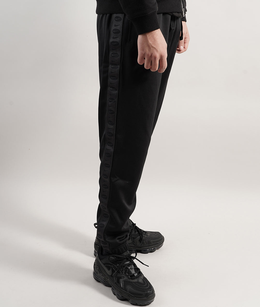 
                  
                    NIKE SPORTWEAR SWOOSH LEAGUE
                  
                