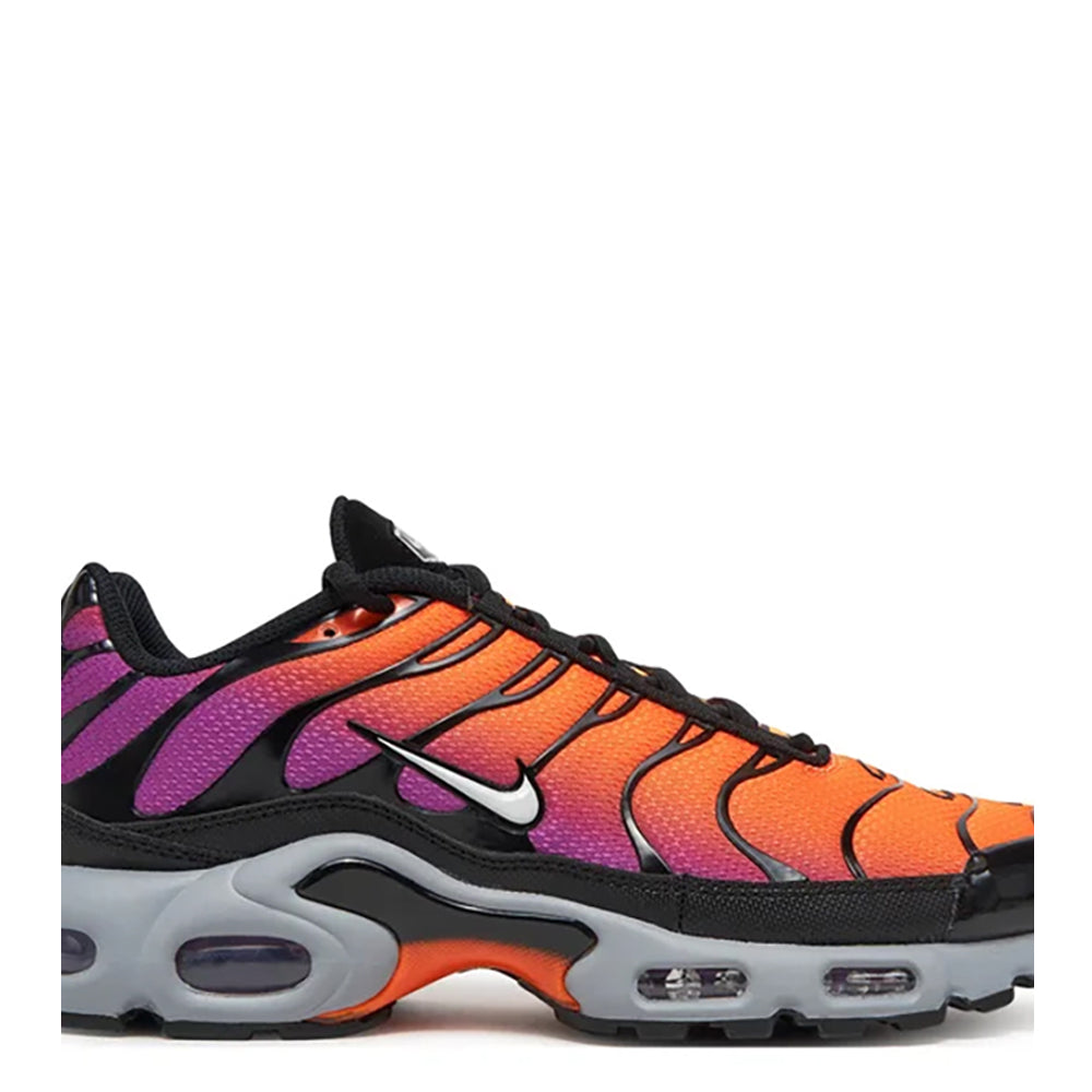 
                  
                    NIKE AIR MAX PLUS
                  
                