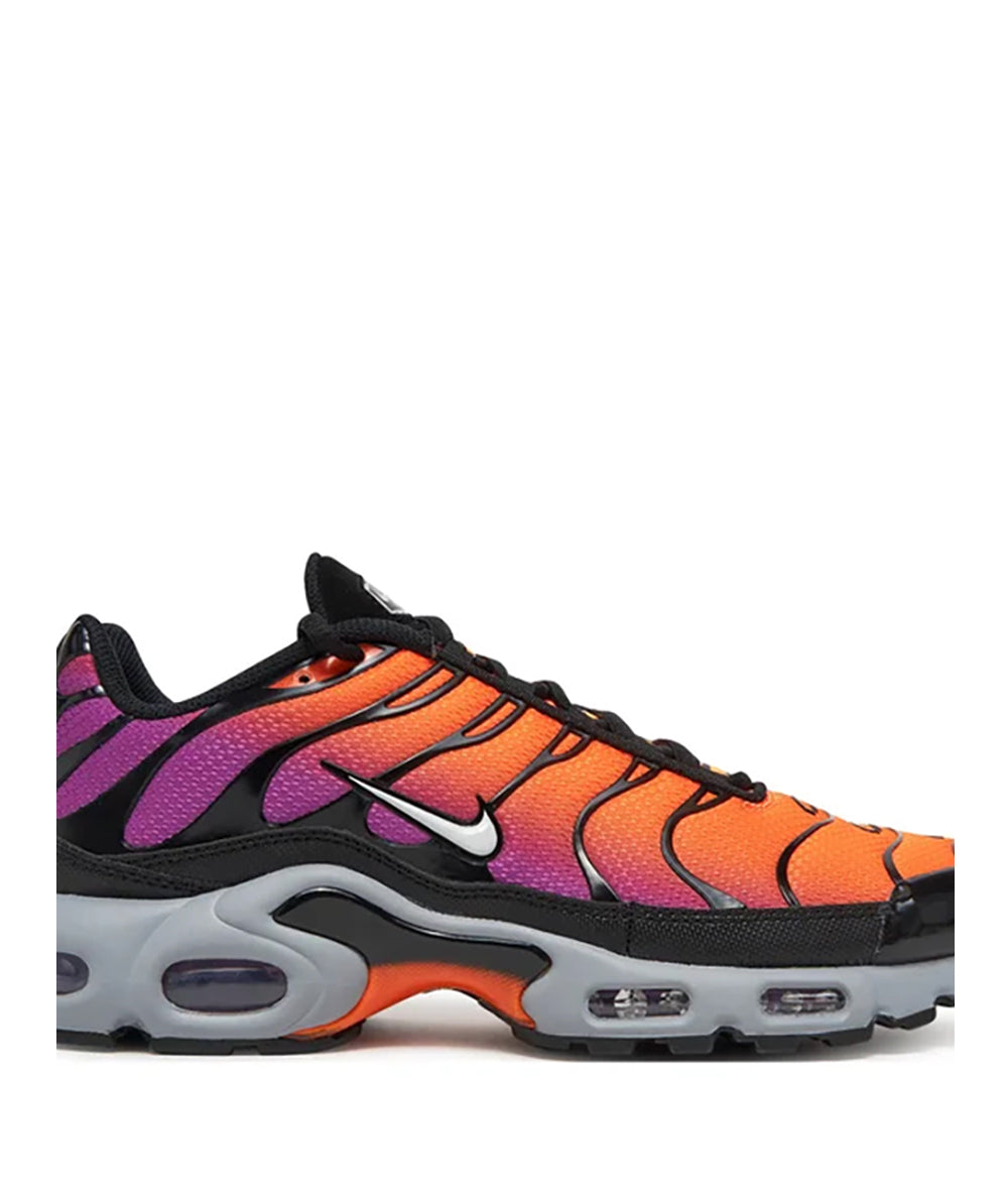 
                  
                    NIKE AIR MAX PLUS
                  
                