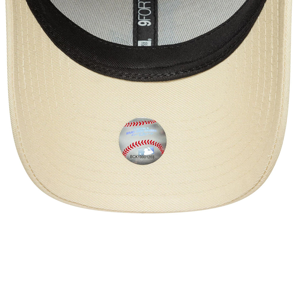 
                  
                    NEW ERA WMNS METTALIC
                  
                