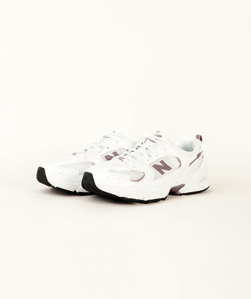 
                  
                    NEW BALANCE 530
                  
                