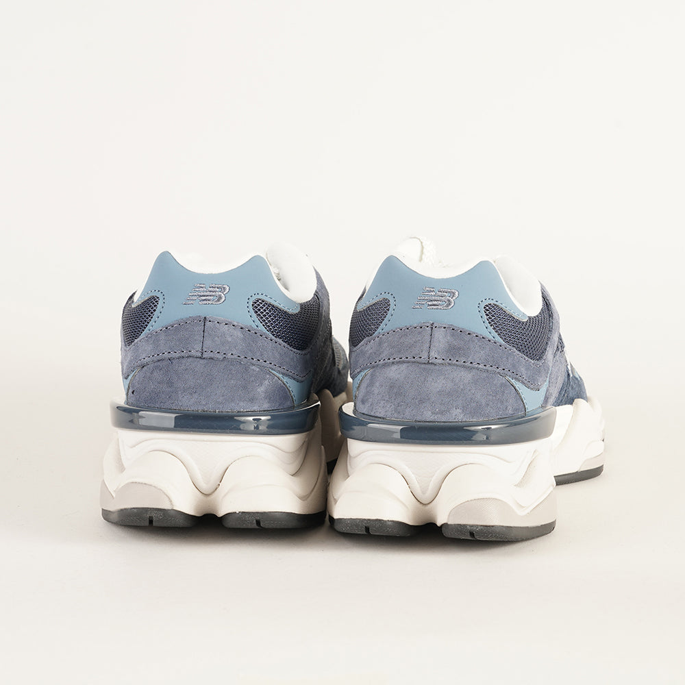
                  
                    NEW BALANCE 9060
                  
                