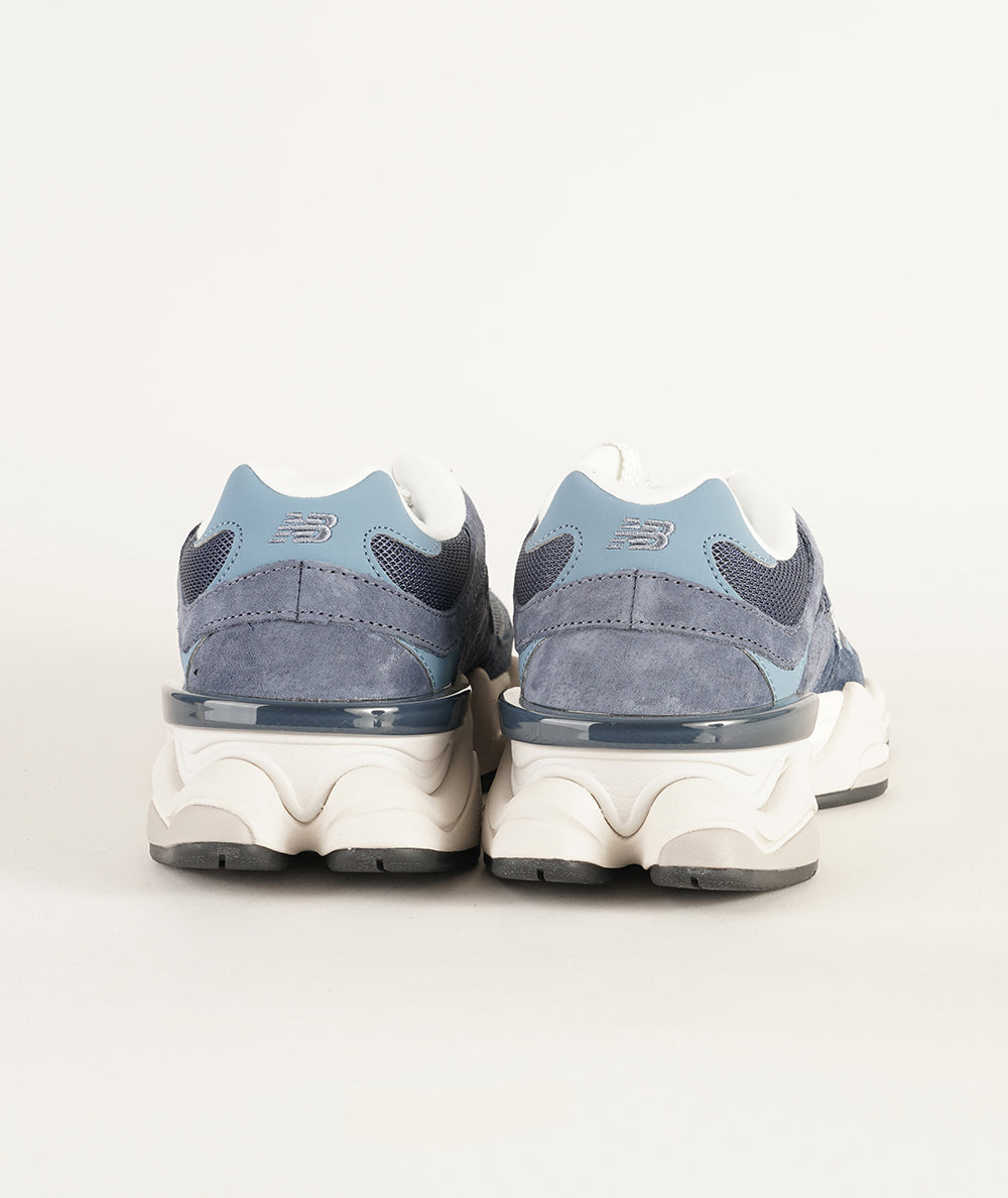 
                  
                    NEW BALANCE 9060
                  
                