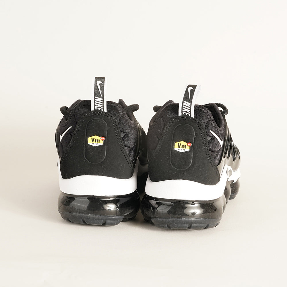 
                  
                    NIKE AIR VAPORMAX PLUS
                  
                
