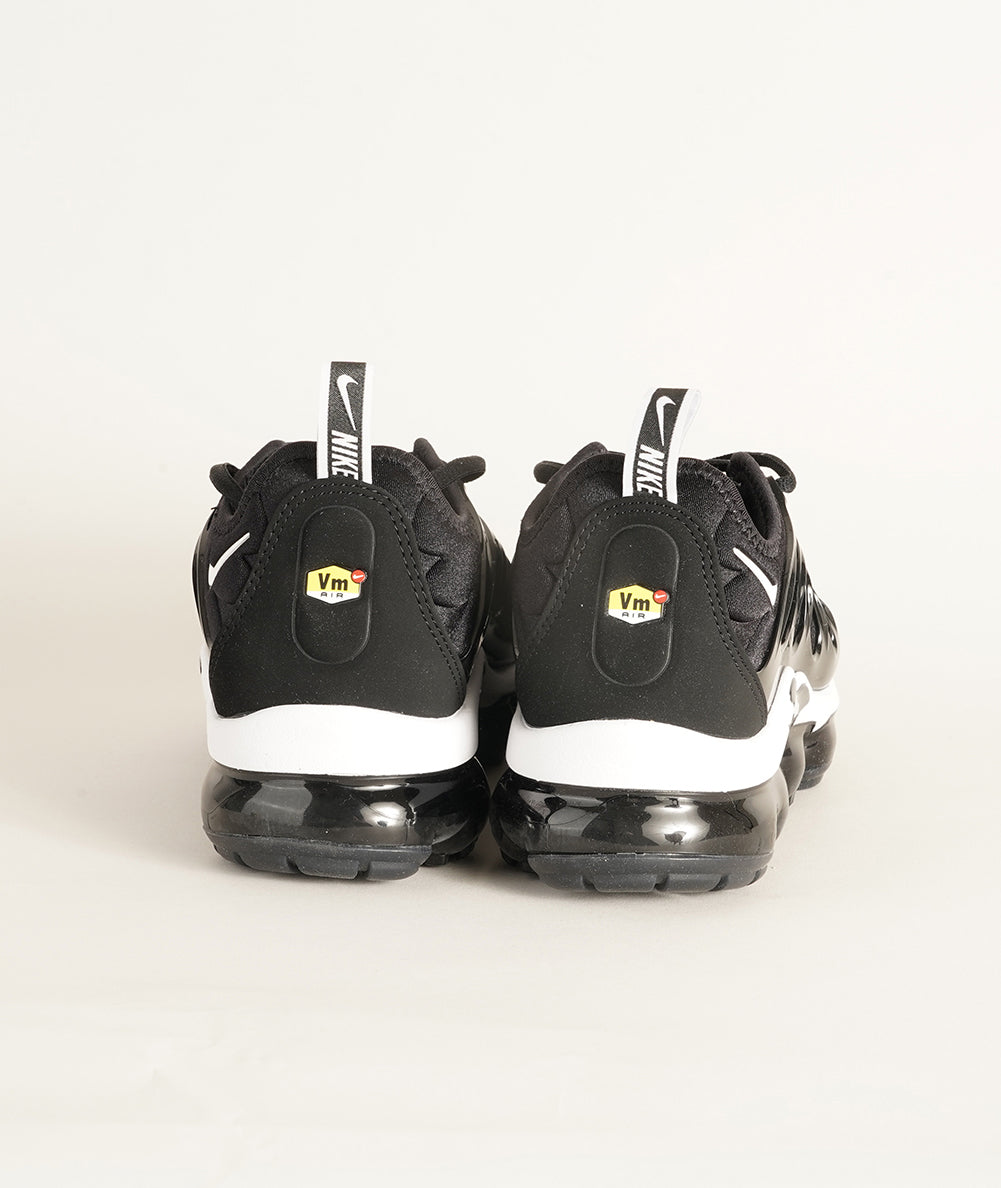 
                  
                    NIKE AIR VAPORMAX PLUS
                  
                