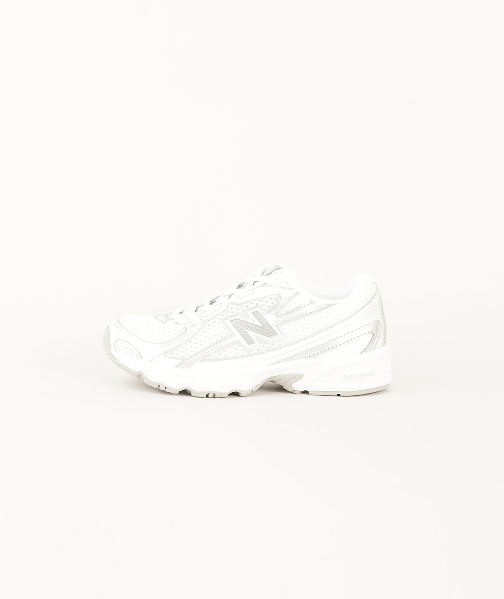 
                  
                    NEW BALANCE 740
                  
                