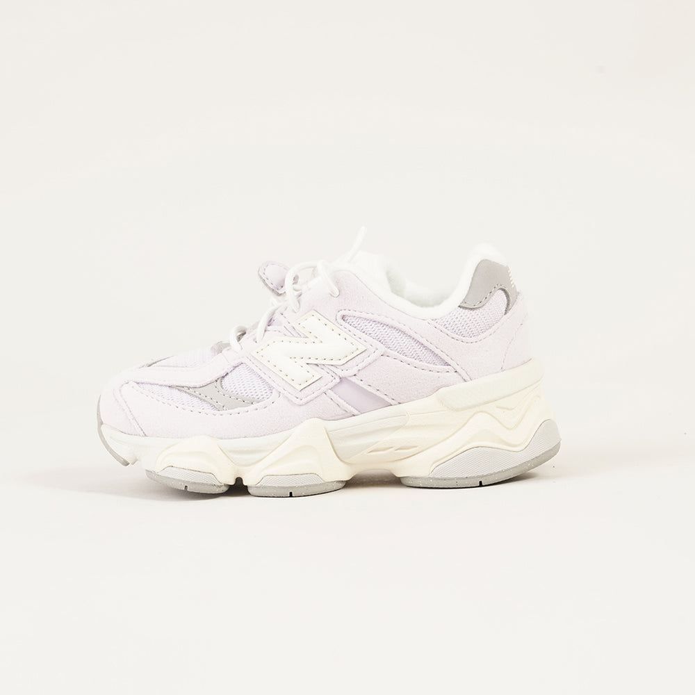 
                  
                    NEW BALANCE 9060
                  
                