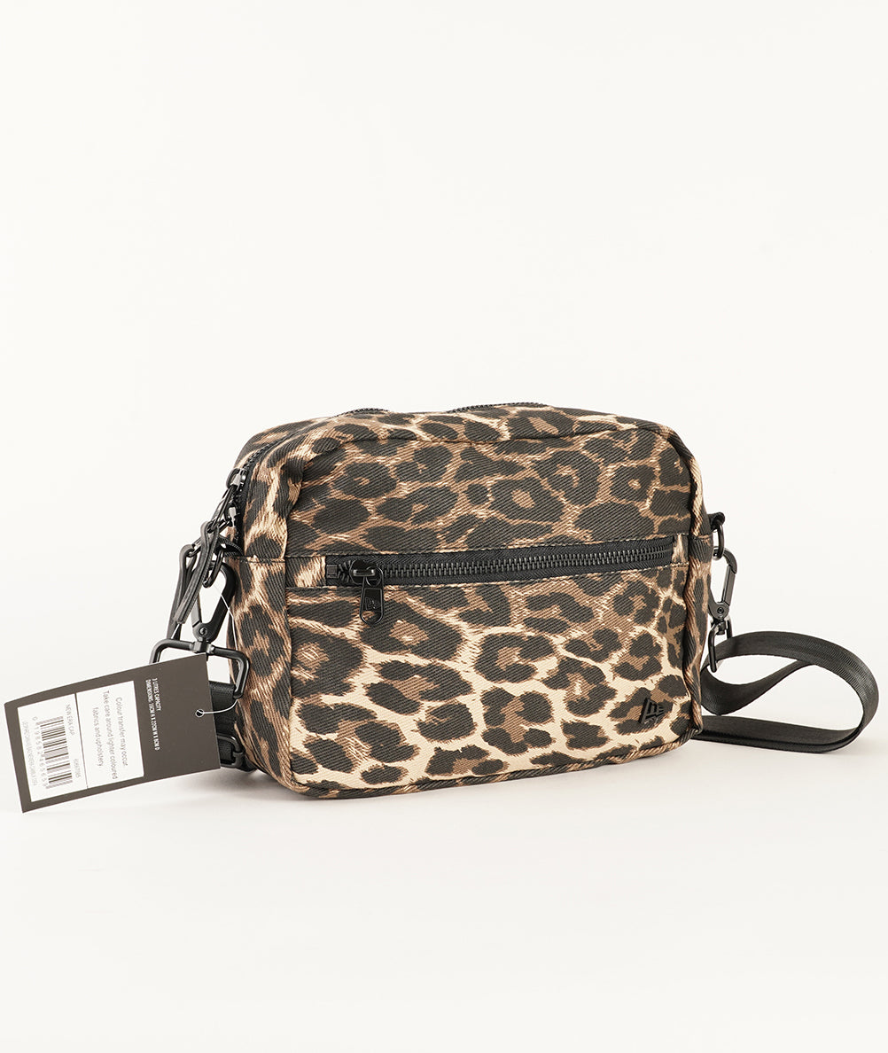 
                  
                    NEW ERA LEOPARD CANVAS
                  
                