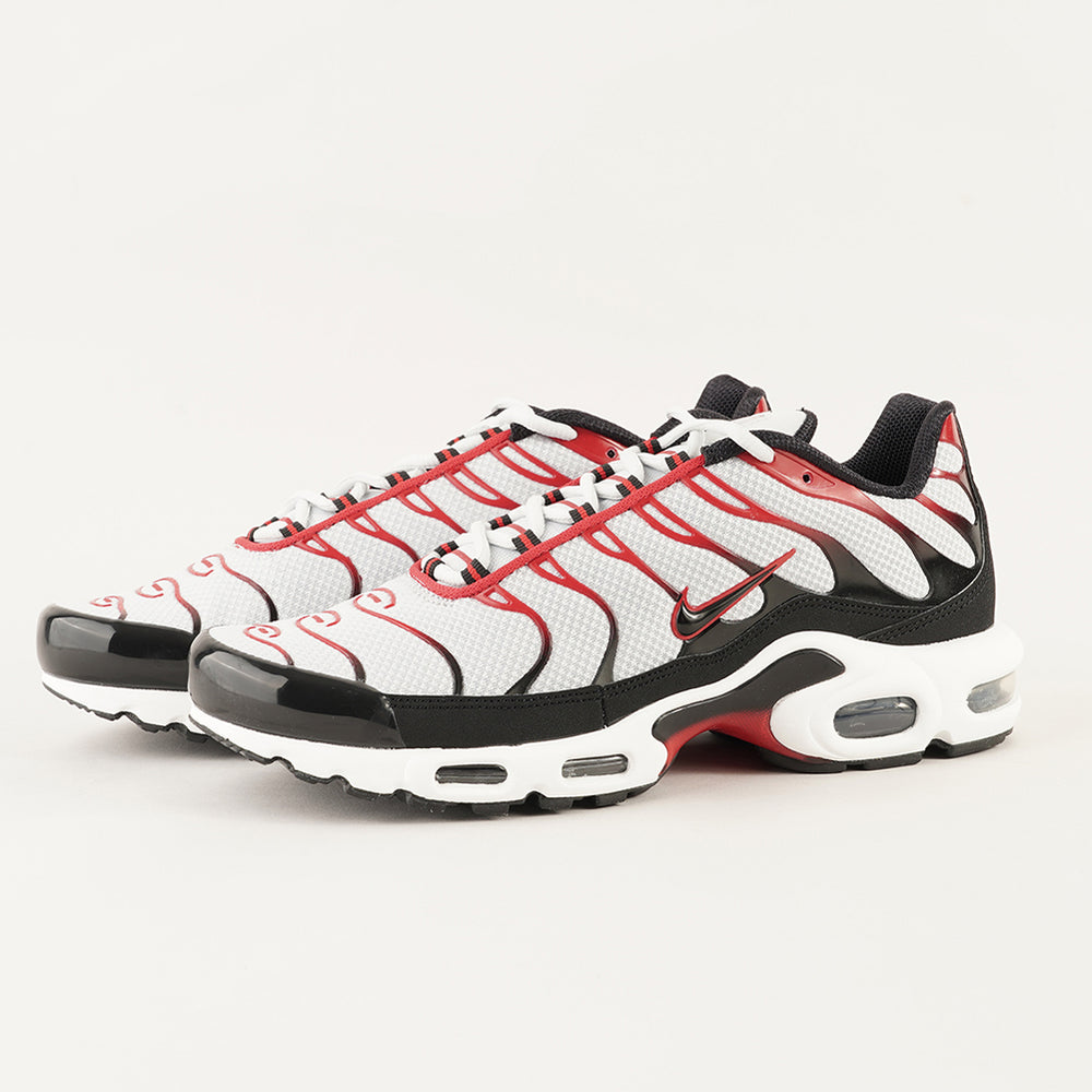 
                  
                    NIKE AIR MAX PLUS
                  
                
