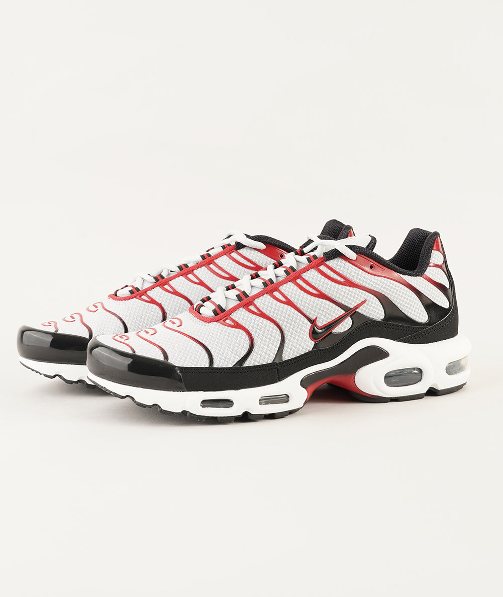 
                  
                    NIKE AIR MAX PLUS
                  
                