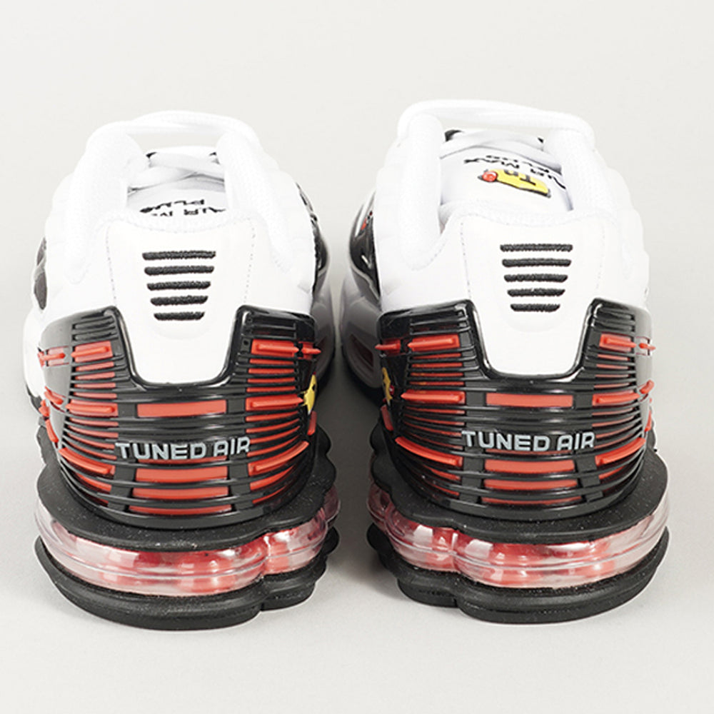 
                  
                    NIKE AIR MAX PLUS III
                  
                