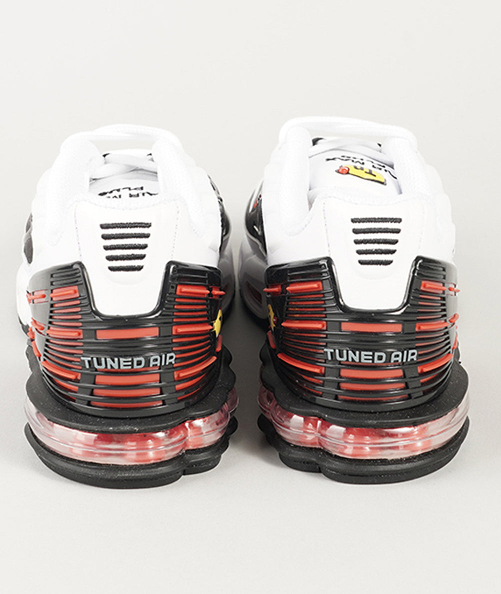 
                  
                    NIKE AIR MAX PLUS III
                  
                