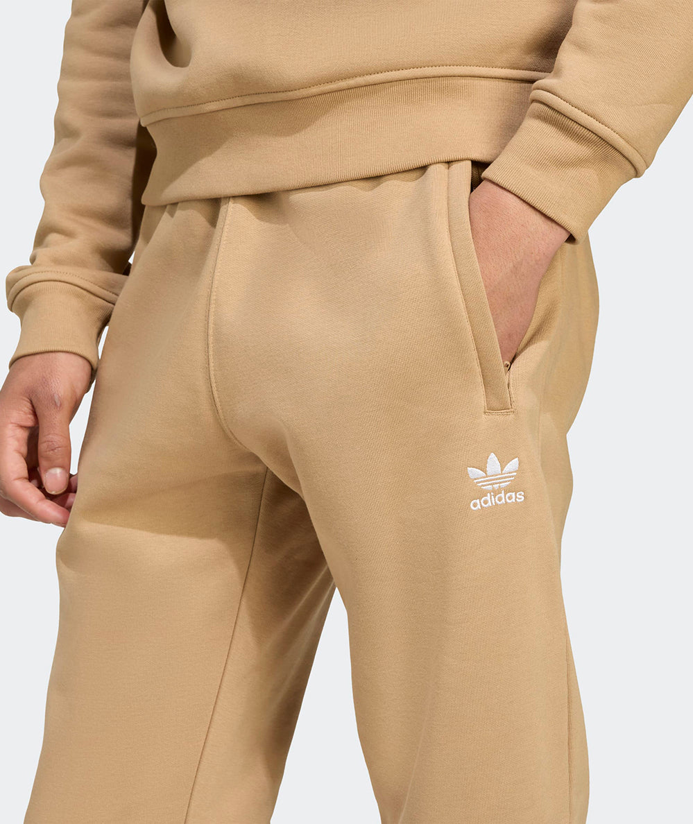 
                  
                    ADIDAS TREFOIL
                  
                